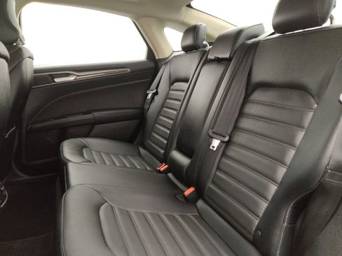 Used 2018 Ford Fusion SE w/ Fusion SE Technology Package image 18