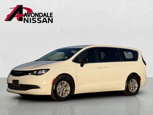 Used 2024 Chrysler Voyager LX FWD image 1