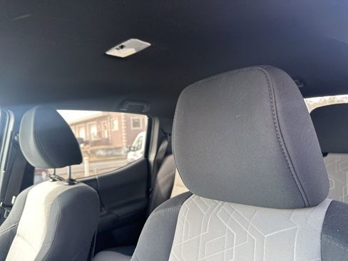 Used 2020 Toyota Tacoma TRD Off-Road image 9