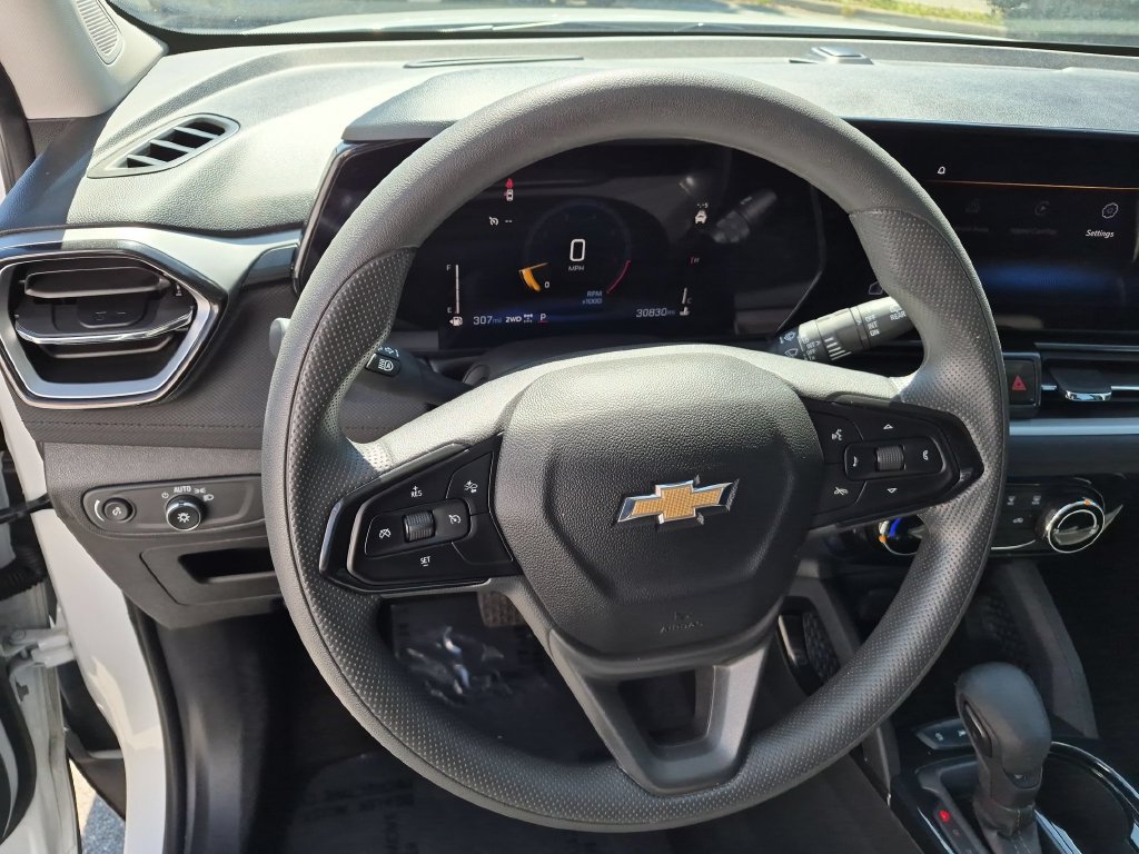 Used 2025 Chevrolet TrailBlazer LT AWD/4WD image 21