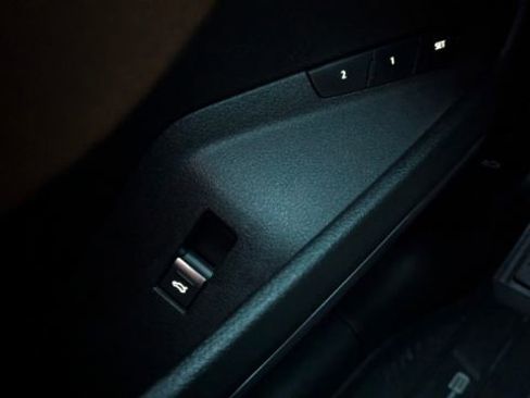 Used 2021 Audi e-tron Prestige image 32