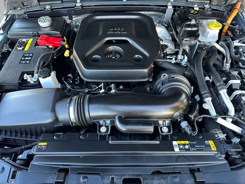 Used 2024 Jeep Wrangler Unlimited Sahara image 9