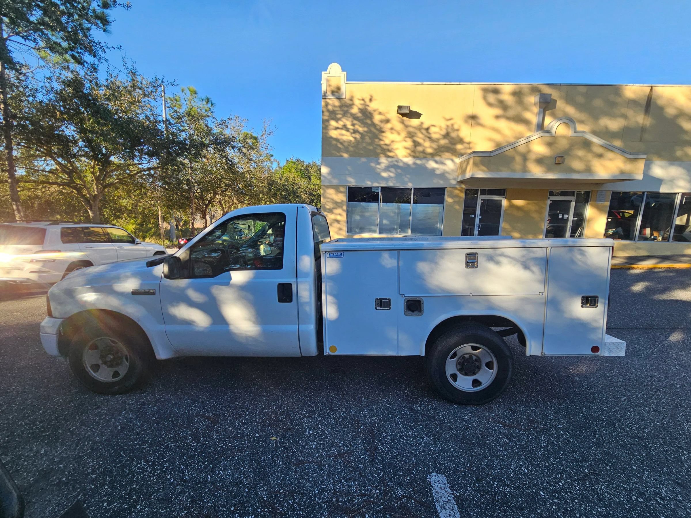 Used 2005 Ford F250 XL RWD image 1