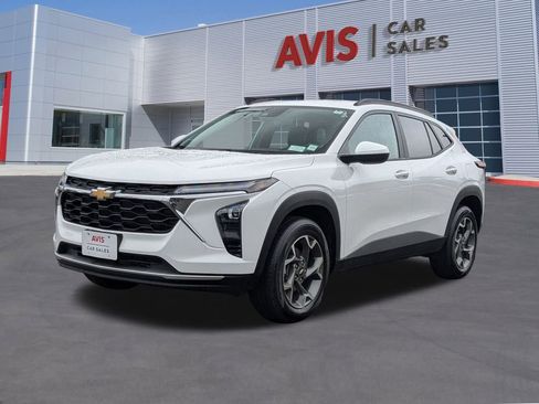 Used 2025 Chevrolet Trax LT w/ LT Convenience Package image 1