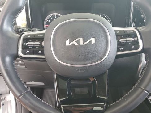 Certified 2022 Kia Sorento SX image 22