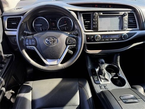 Used 2019 Toyota Highlander XLE image 13