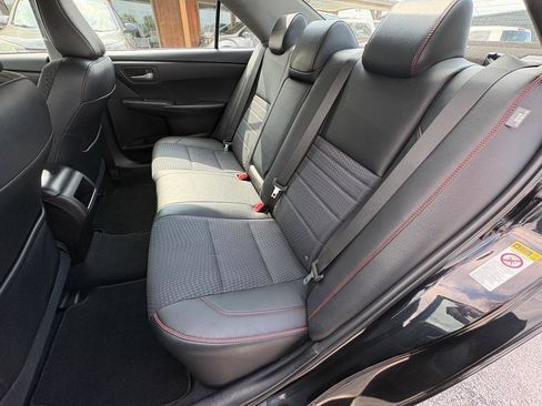 Used 2015 Toyota Camry SE w/ Moonroof Package FWD image 25