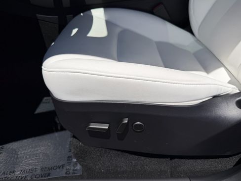 Used 2024 Tesla Model Y 2WD image 35