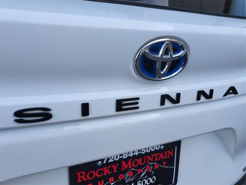 Used 2023 Toyota Sienna LE image 16