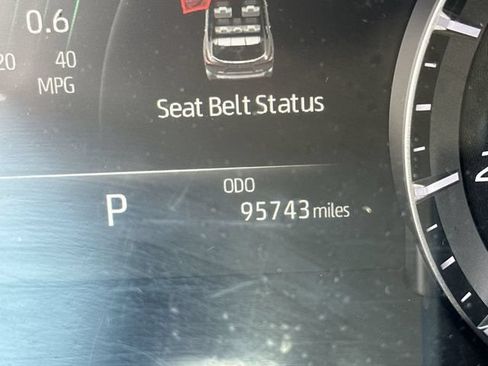 Used 2021 Toyota Highlander XLE AWD/4WD image 12