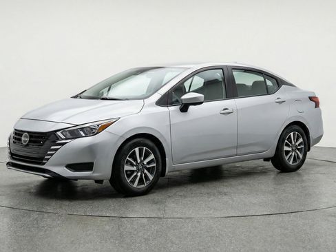 Used 2025 Nissan Versa SV image 3