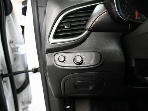 Used 2022 Chevrolet Trax LT w/ Sport Edition image 23