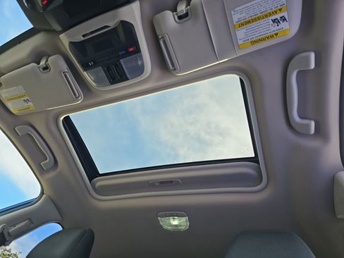 Used 2024 Subaru Crosstrek 2.0i Premium image 30