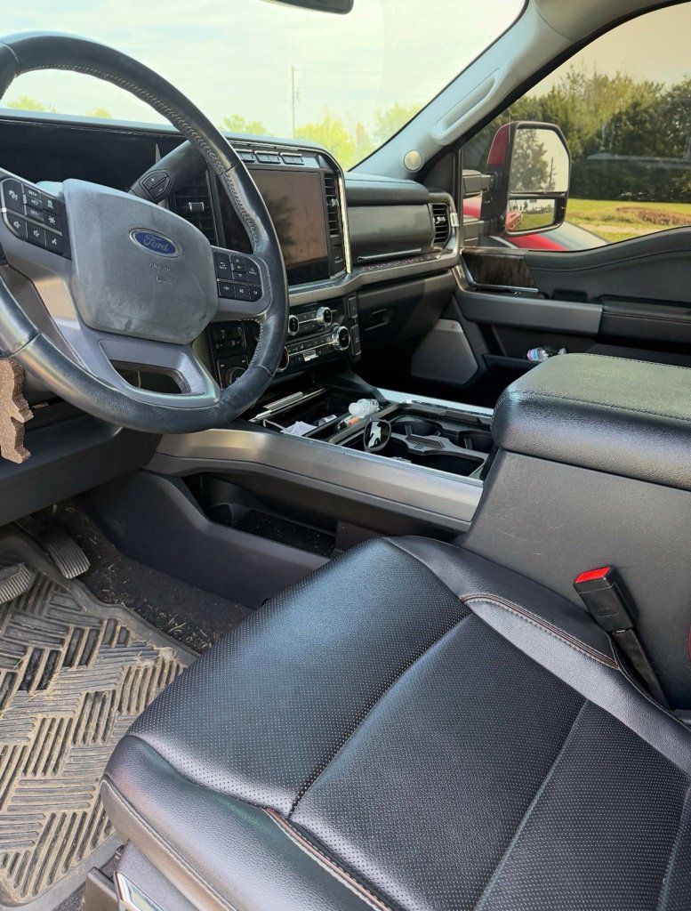 Used 2023 Ford F250 Lariat w/ Lariat Ultimate Package AWD/4WD image 4