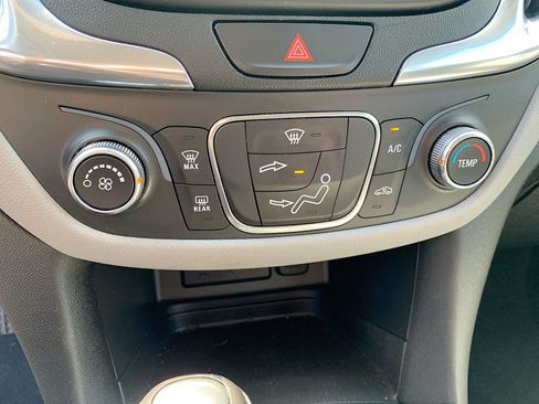 Certified 2021 Chevrolet Equinox LS AWD/4WD image 17