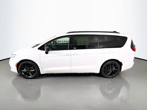 New 2026 Chrysler Pacifica Select w/ S Appearance Package FWD image 4