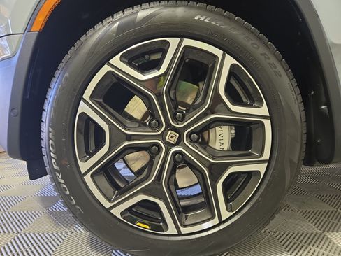 Used 2024 Rivian R1T Adventure AWD/4WD image 9