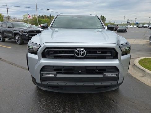 Used 2025 Toyota 4Runner SR5 AWD/4WD image 2