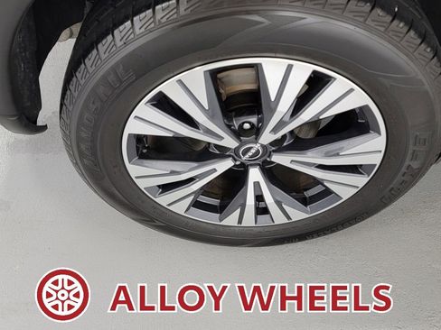 Used 2023 Nissan Rogue SV image 11