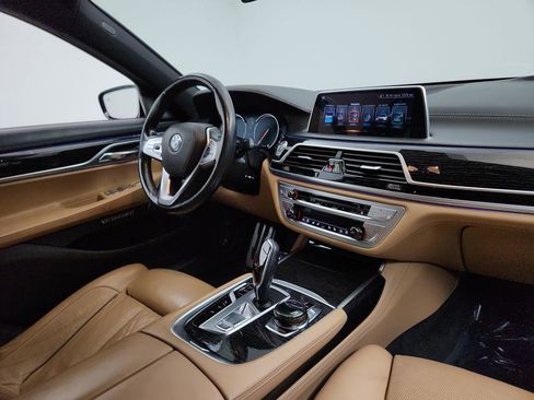 Used 2017 BMW 740i image 27
