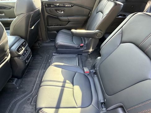 Used 2025 Honda Pilot TrailSport image 30