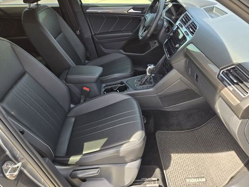Used 2024 Volkswagen Tiguan SE R-Line image 18