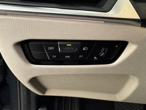 Used 2023 BMW 330i xDrive Sedan w/ Premium Package image 29