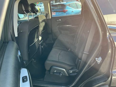 Used 2020 Dodge Journey SE w/ SE Popular Equipment Group FWD image 22