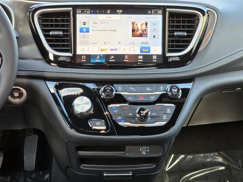 New 2026 Chrysler Pacifica Select w/ S Appearance Package FWD image 28