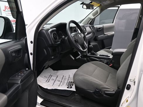Used 2016 Toyota Tacoma SR image 17