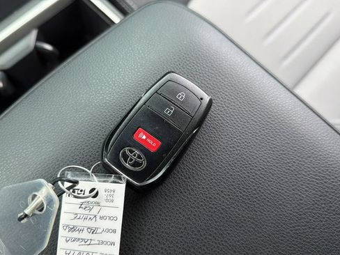 Used 2025 Toyota Tacoma TRD Sport AWD/4WD image 26