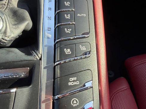 Used 2016 Porsche Macan S image 29