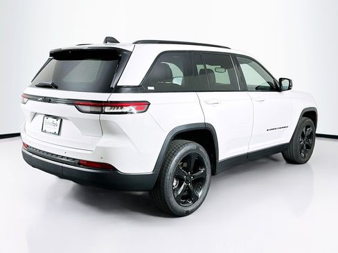 Used 2023 Jeep Grand Cherokee Altitude RWD image 9