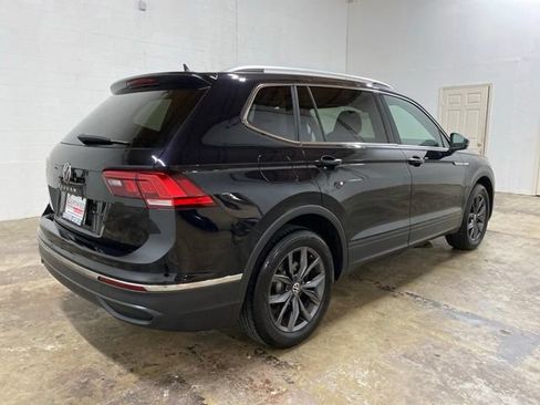 Used 2023 Volkswagen Tiguan SE w/ Panoramic Sunroof Package FWD image 5