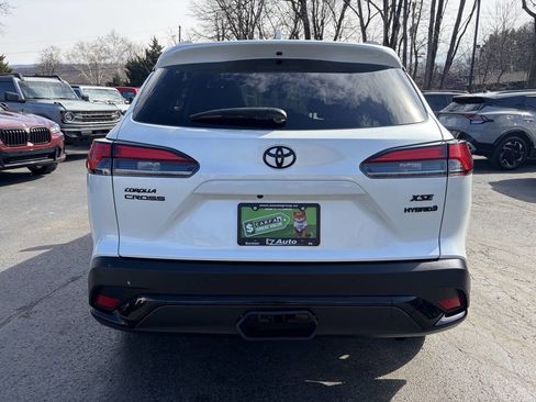Used 2024 Toyota Corolla Cross AWD Hybrid w/ Convenience Package image 8