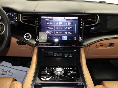 Used 2025 Jeep Grand Wagoneer Series III w/ Rear Seat Video Group 1 AWD/4WD image 19