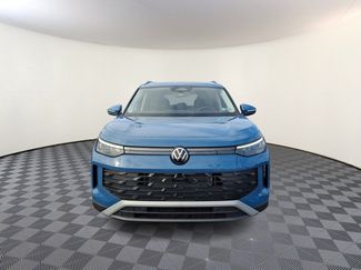 Used 2025 Volkswagen Tiguan SE video 2