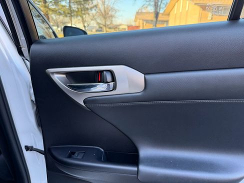 Used 2014 Lexus CT 200h image 40