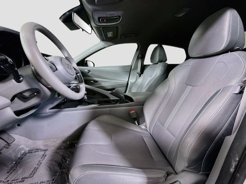 Used 2022 Hyundai Elantra SE FWD image 21