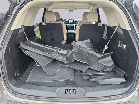 Used 2021 Ford Explorer XLT w/ Equipment Group 202A image 35