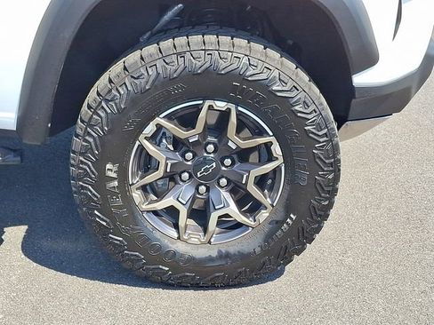 Certified 2025 Chevrolet Colorado ZR2 w/ Technology Package AWD/4WD image 8