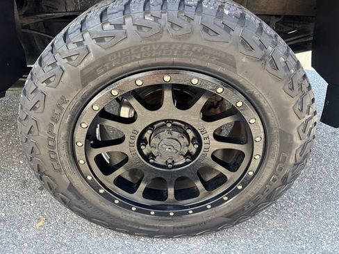 Used 2022 RAM 3500 Big Horn w/ Night Edition AWD/4WD image 17