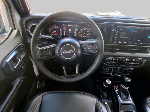 Used 2024 Jeep Gladiator Sport AWD/4WD image 6