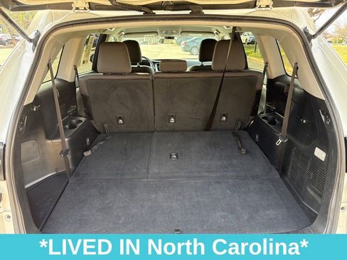 Used 2017 Toyota Highlander LE image 28