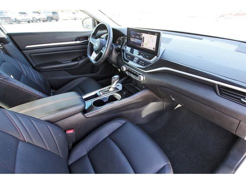 Used 2024 Nissan Altima 2.5 SR w/ SR Premium Package image 28