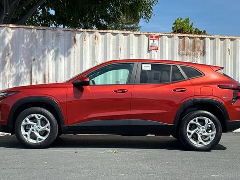 Used 2024 Chevrolet Trax LS w/ LS Convenience Package FWD image 7