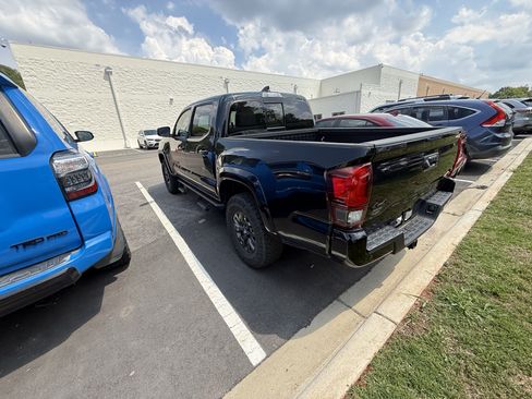 Used 2023 Toyota Tacoma SR5 w/ Technology Package AWD/4WD image 9