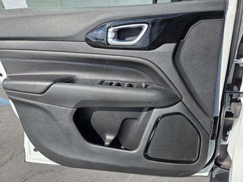 Used 2026 Jeep Compass Latitude image 21