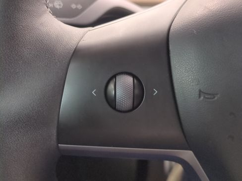 Used 2023 Tesla Model Y Performance image 28