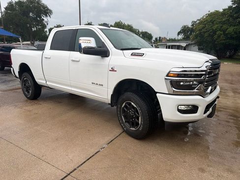 Used 2026 RAM 2500 Laramie AWD/4WD image 3